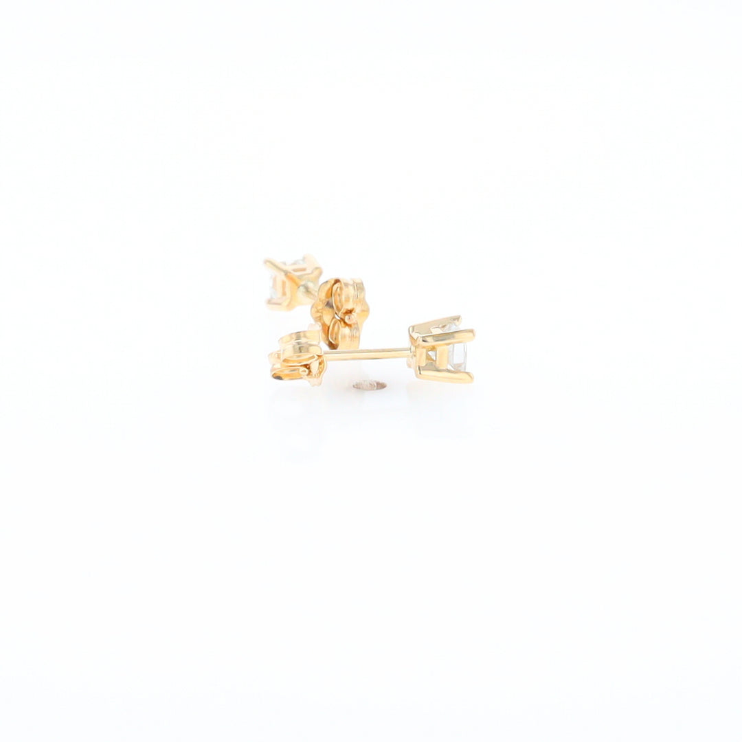 0.39ctw Diamond Stud Earrings