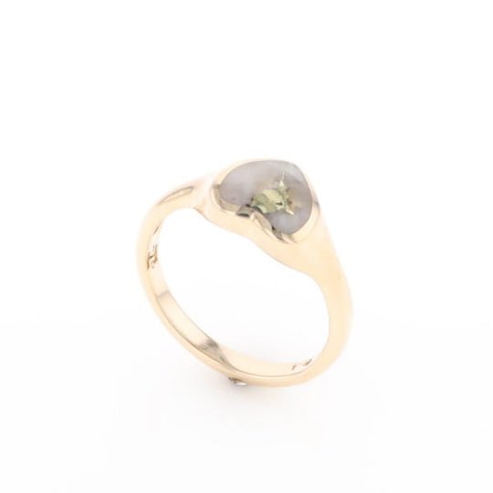 Gold Quartz Ring Heart Shape Inlaid Design