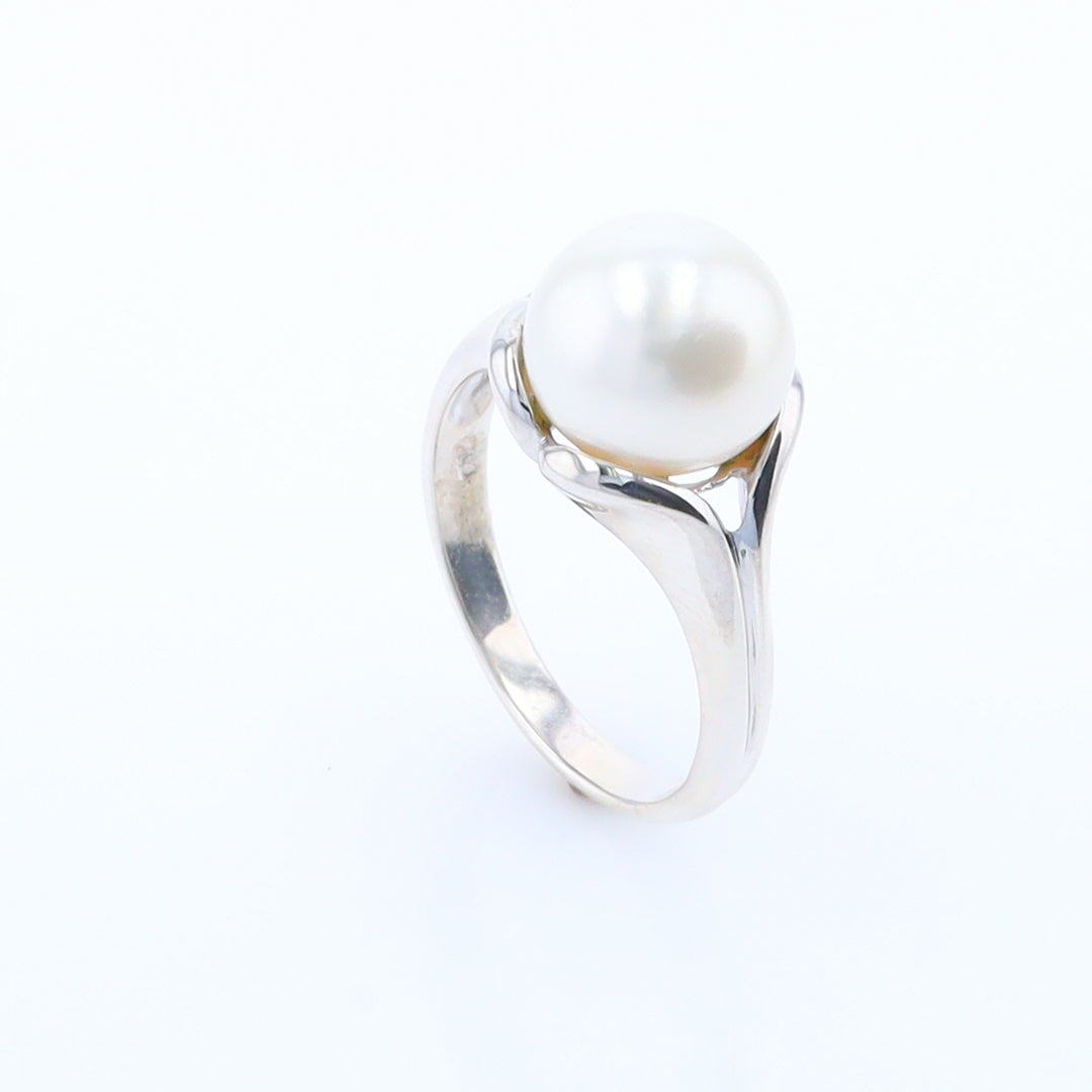 Solitaire Pearl Ring