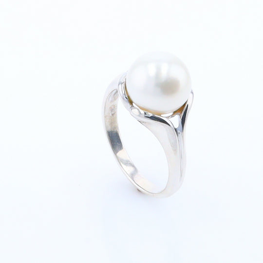 Solitaire Pearl Ring