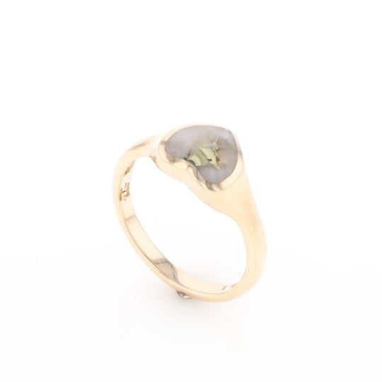 Gold Quartz Ring Heart Shape Inlaid Design