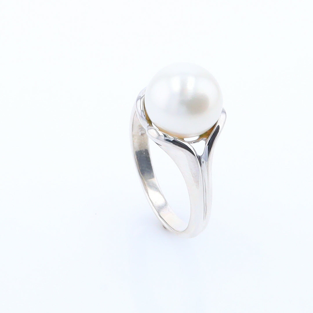 Solitaire Pearl Ring