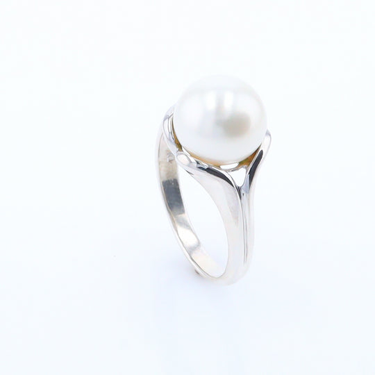 Solitaire Pearl Ring