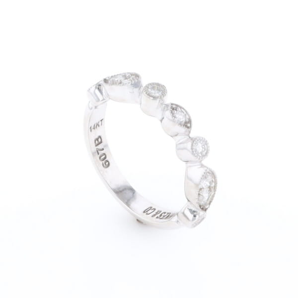 Simply Vintage Wedding Band (White Gold)