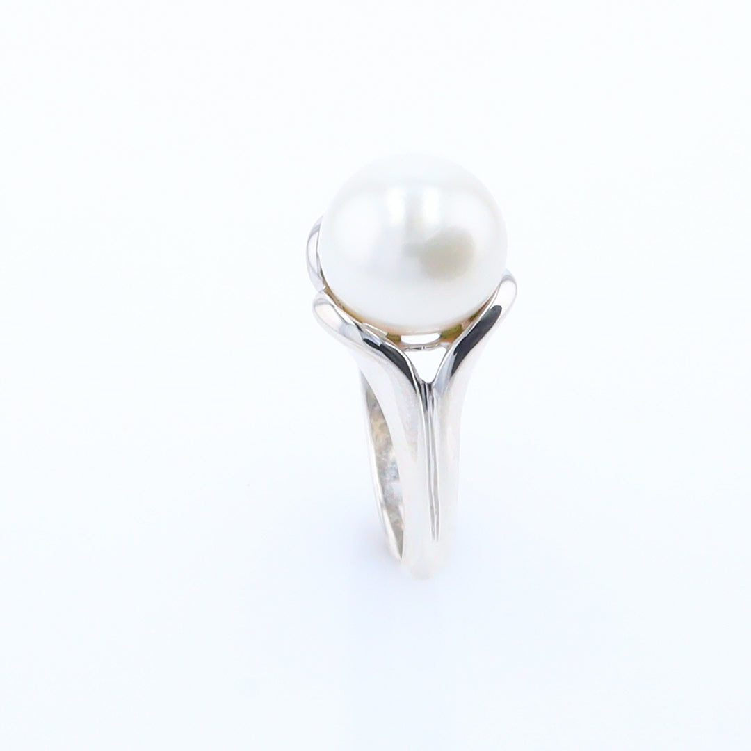 Solitaire Pearl Ring