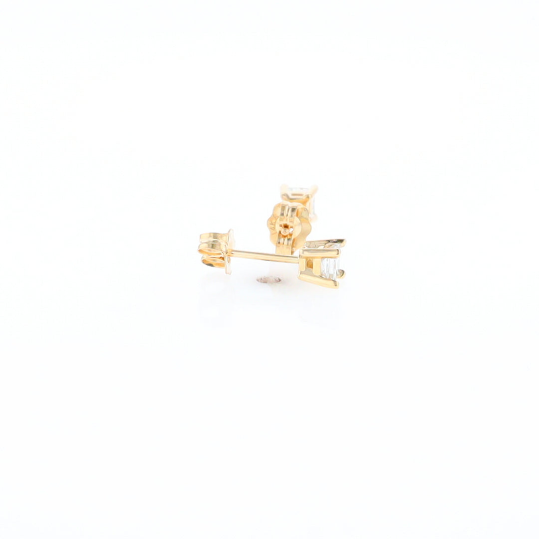 0.39ctw Diamond Stud Earrings