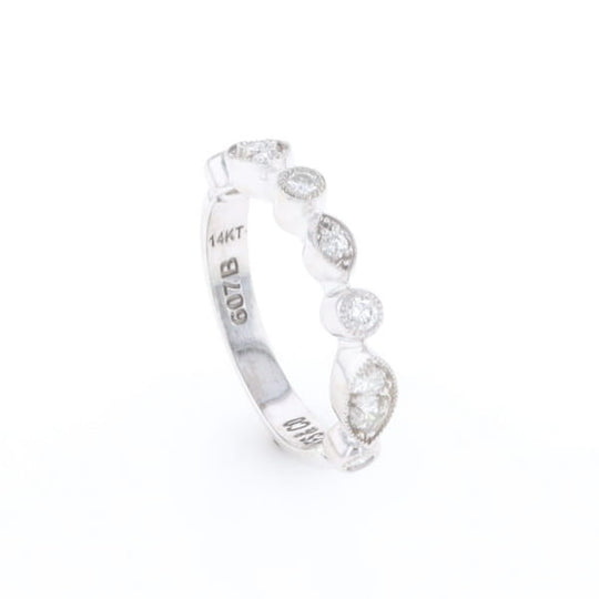 Simply Vintage Wedding Band (White Gold)