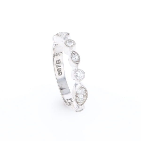 Simply Vintage Wedding Band (White Gold)