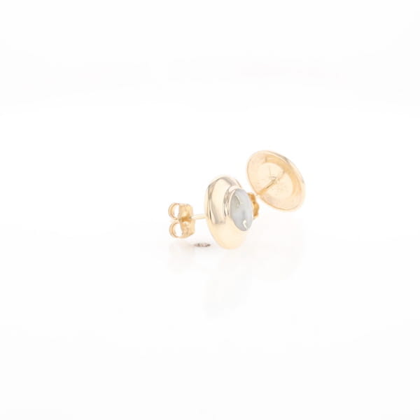 Gold Quartz Earrings Round Inlaid Design
