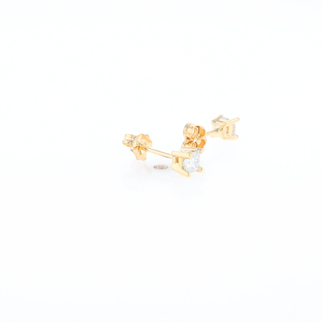 0.39ctw Diamond Stud Earrings