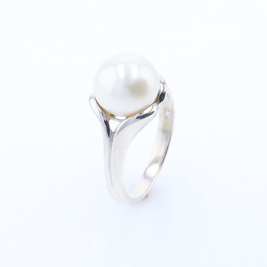 Solitaire Pearl Ring