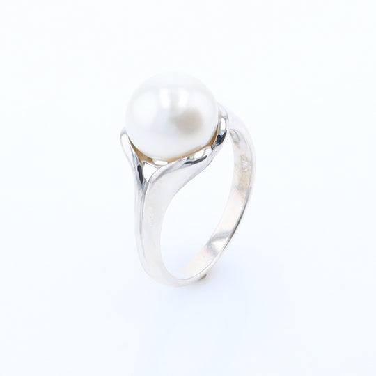 Solitaire Pearl Ring