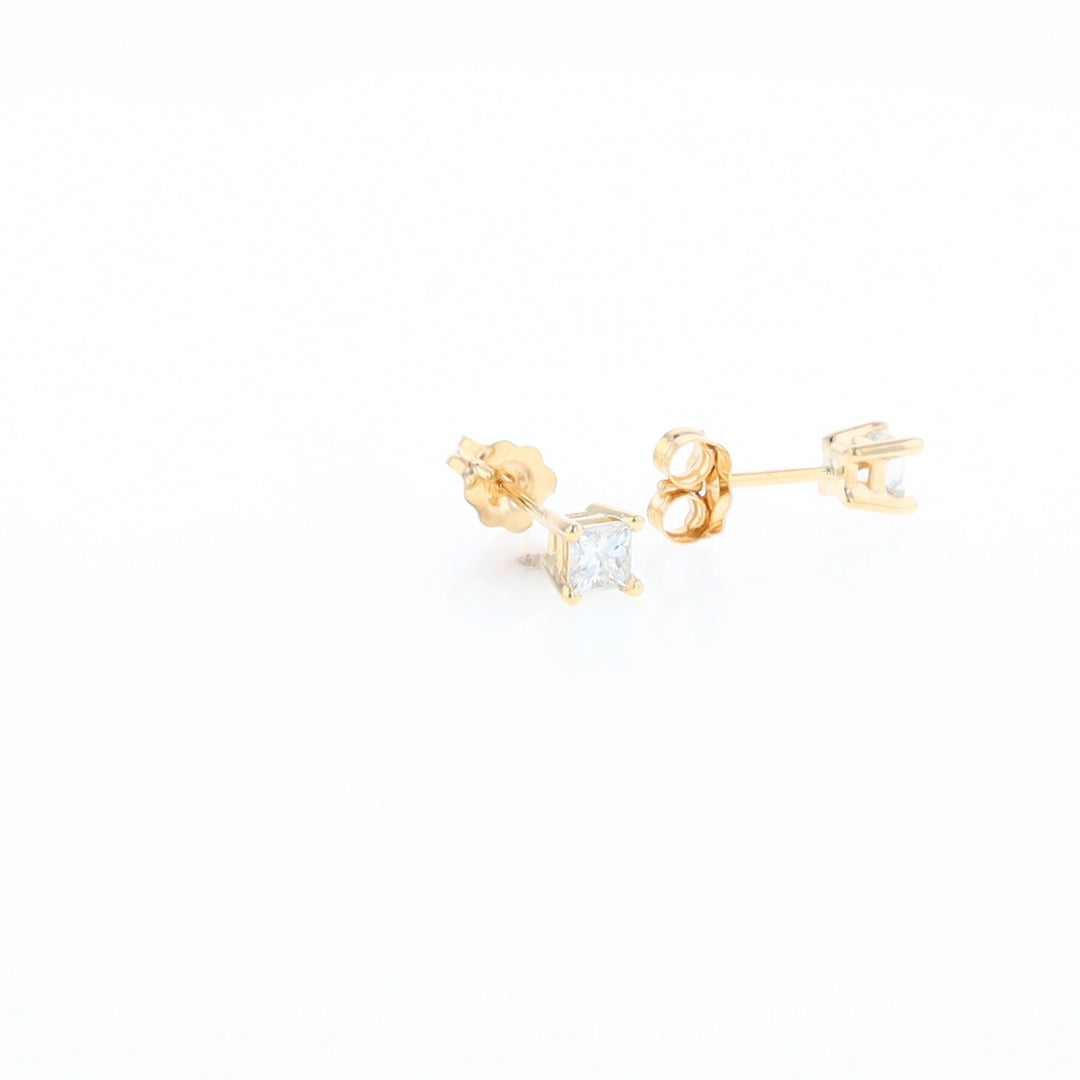 0.39ctw Diamond Stud Earrings