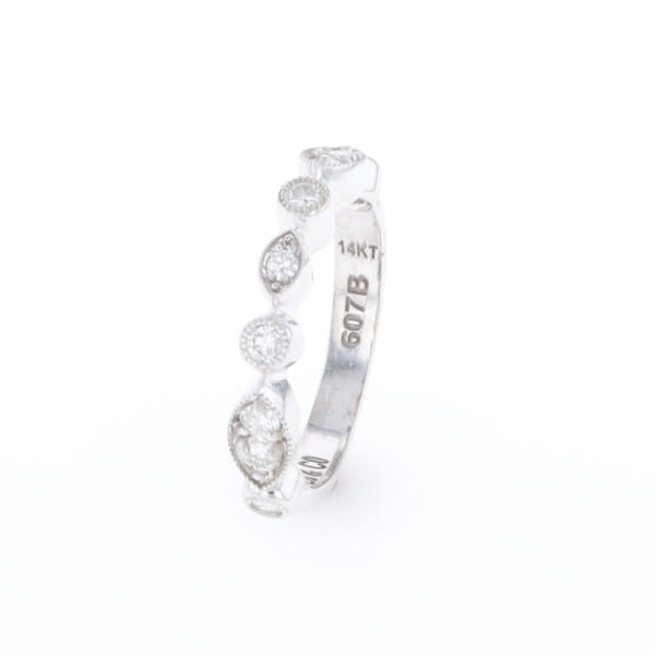 Simply Vintage Wedding Band (White Gold)