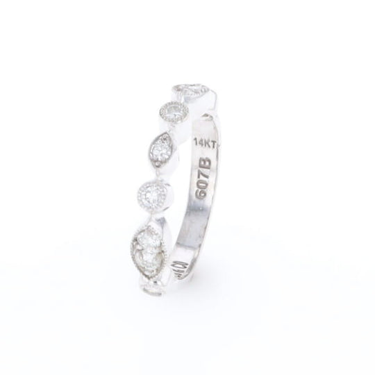 Simply Vintage Wedding Band (White Gold)