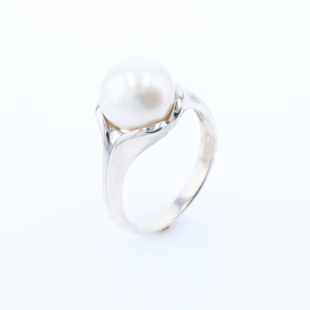 Solitaire Pearl Ring