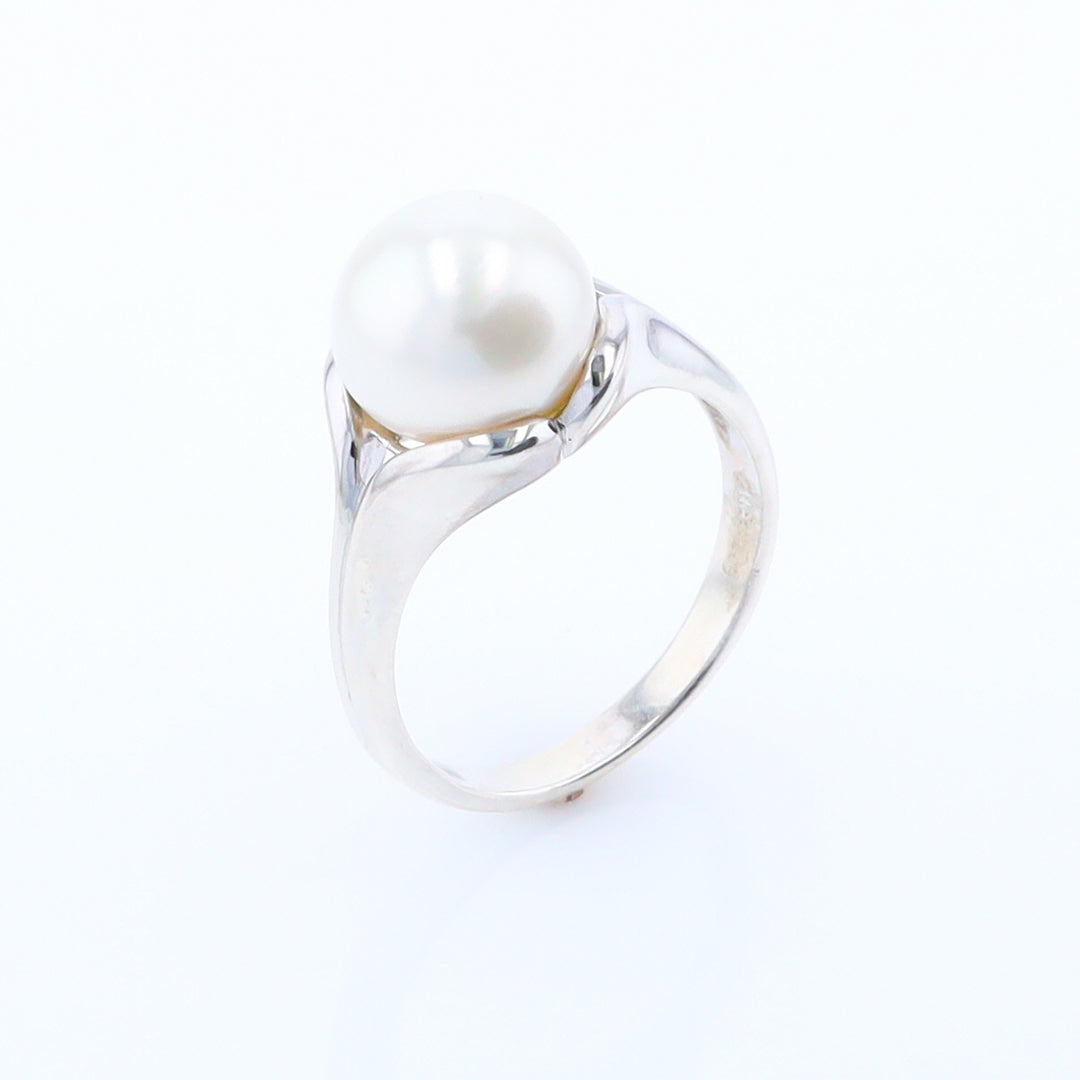 Solitaire Pearl Ring