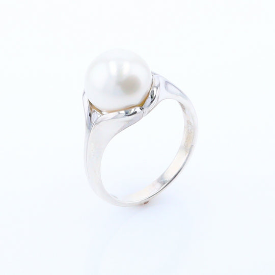 Solitaire Pearl Ring