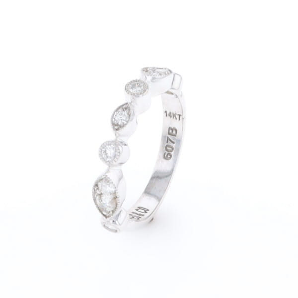 Simply Vintage Wedding Band (White Gold)