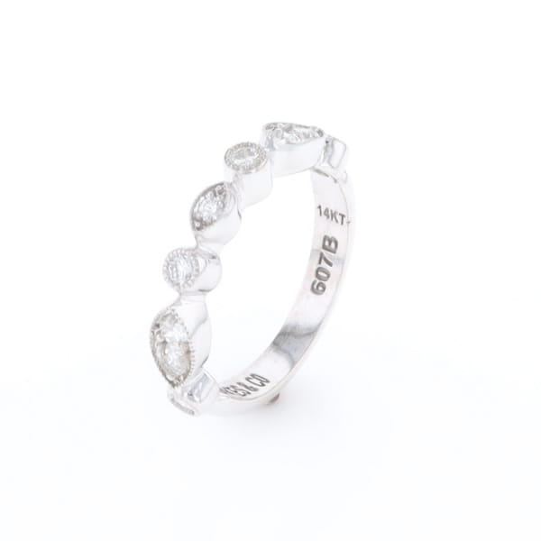 Simply Vintage Wedding Band (White Gold)