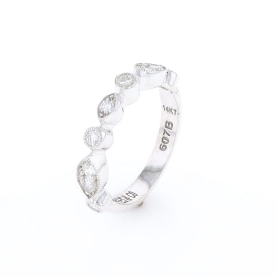 Simply Vintage Wedding Band (White Gold)